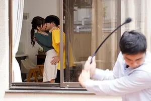 Em thư ký bị quản lý chuốc thuốc kích dục thì làm sao mà ngủ được