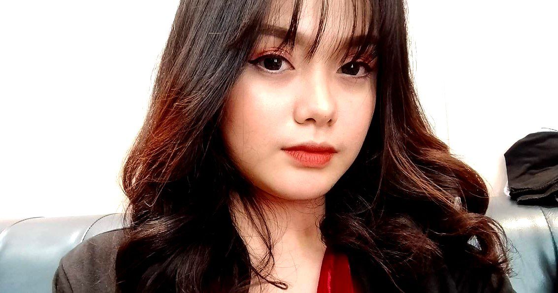 Anh phang em đau làm em chảy nước mắt